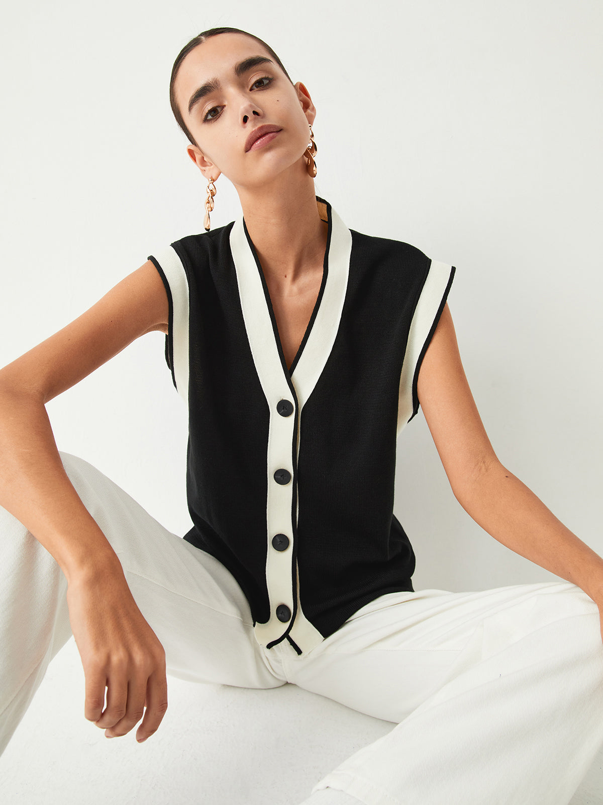 Contrast Trim Vest in Sand/Black