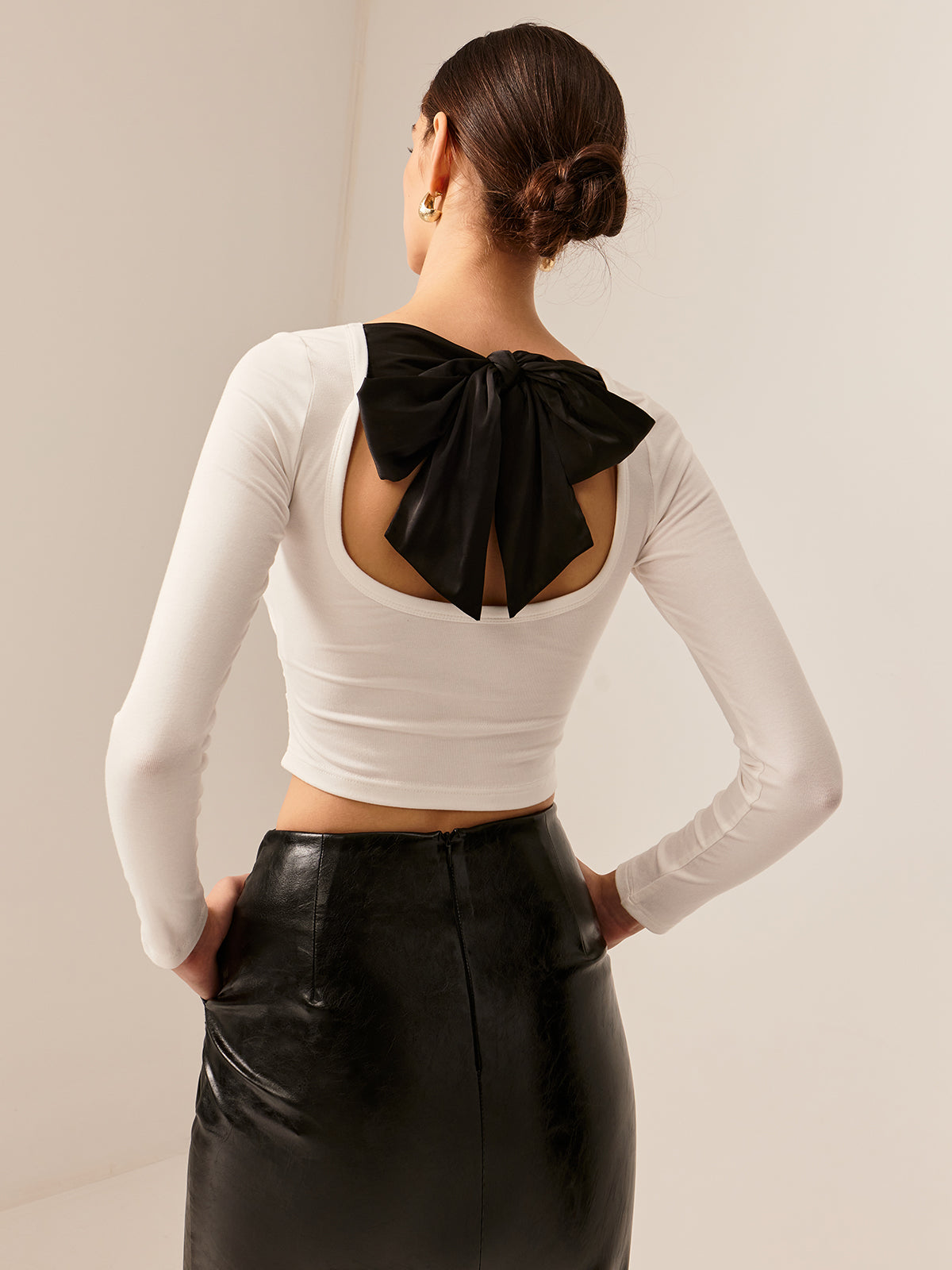 Black Stripe Bowknot Backless T-Shirt main image 0