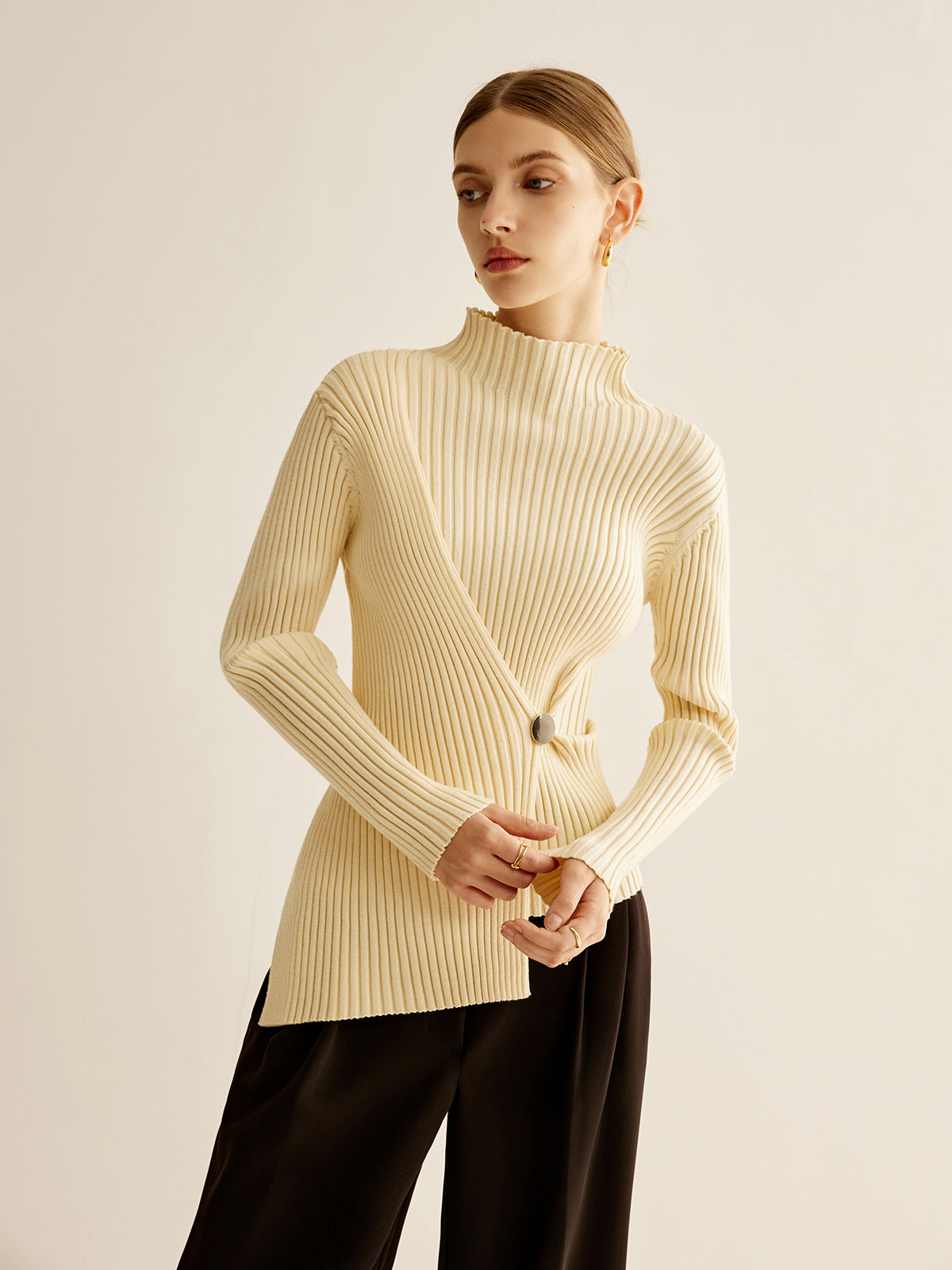 【THE MOZZ】[Premium] Mock Collar Ribbed Knit Setup Mock-Neck Ribbed Cinched Sweater | COMMENSE
