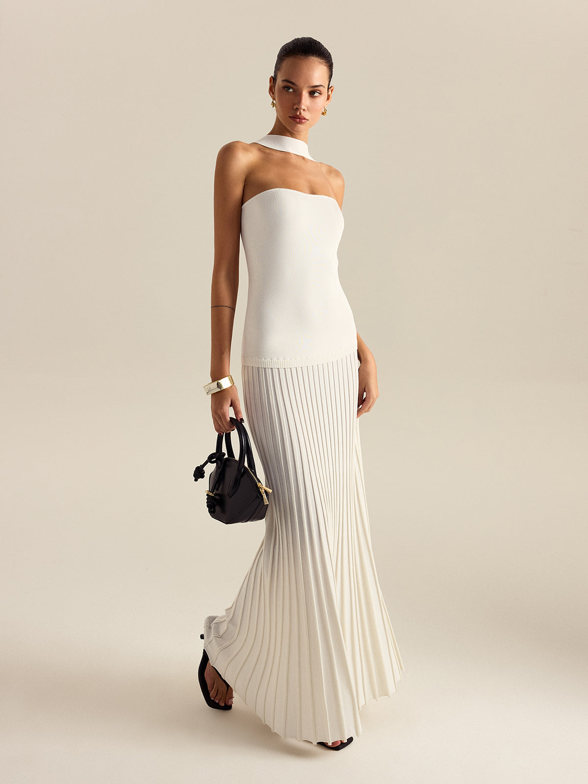 open lace back dress Shop Scotlia Printed Halter Neck Pleated Maxi Dress Black for Women Online main image 1