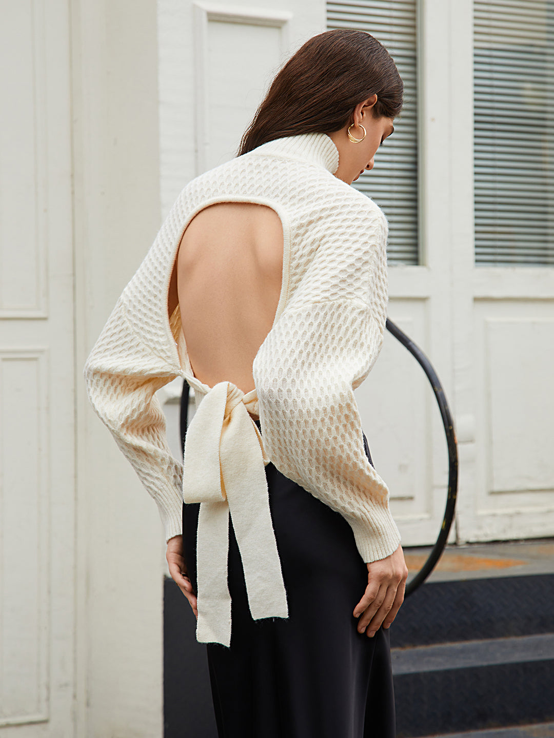 トップス LIBERE CHEEKY KNIT SWEAT / IVORY Ivory Knit Sweater - V-Neck Sweater - Twist-Front Sweater