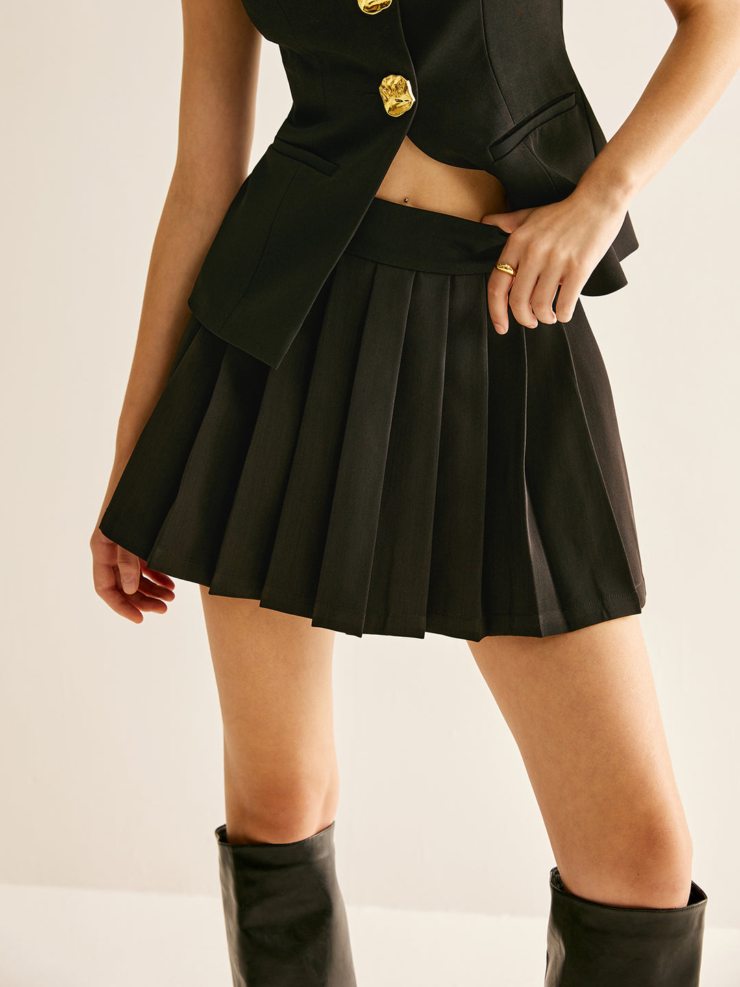 Golden Button Piping Vest – COMMENSE