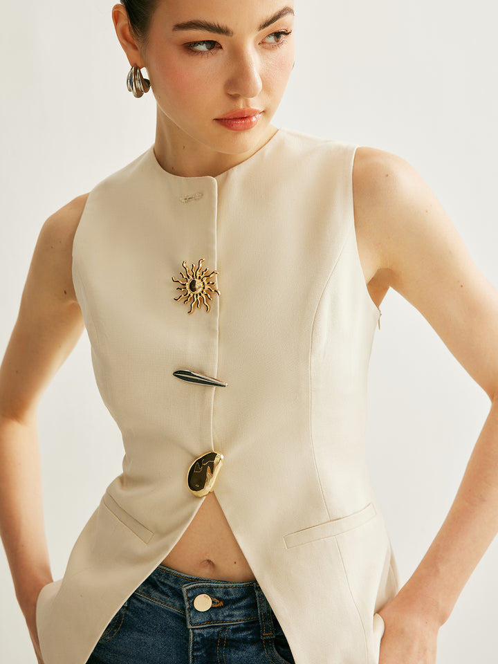 トップス EMBELLISH BROOCH VEST Ameri Ameri（アメリ）の「EMBELLISH BROOCH VEST（ベスト）」 - WEAR